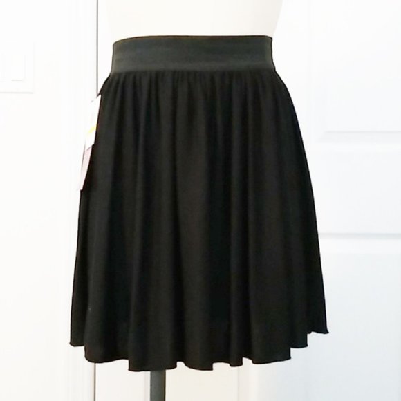 Fleurish Clothing Flowing Mini Skirt - Picture 2 of 6